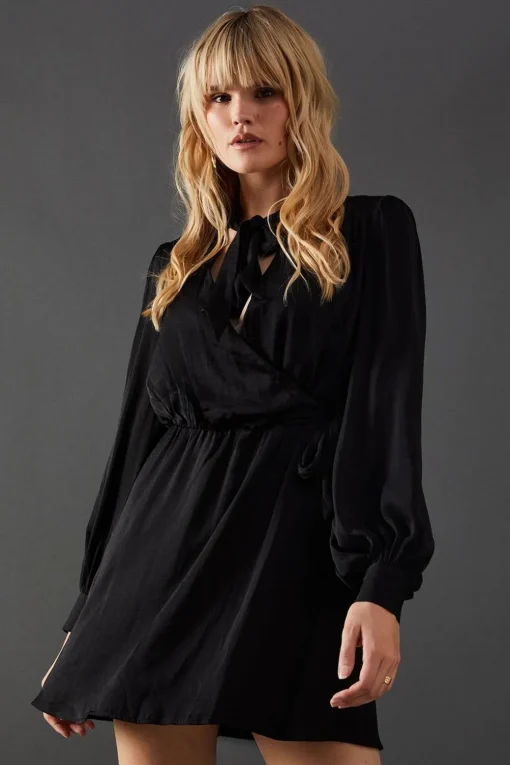 Dresses^Nasty Gal Satin Tie Neck Flippy Mini Dress |
